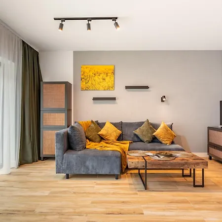 Nr 1 Obroncow Pokoju Apartment